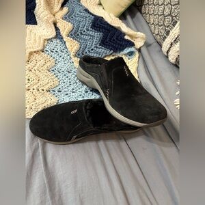 Clarks women’s black slip on shoes